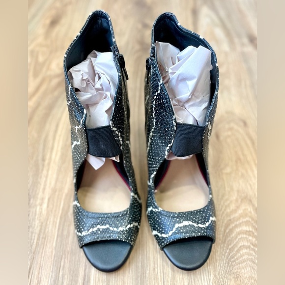 NEW Gianni Bini Leather Black Snake Print High Heel Stilettos Size 11 - Picture 4 of 5